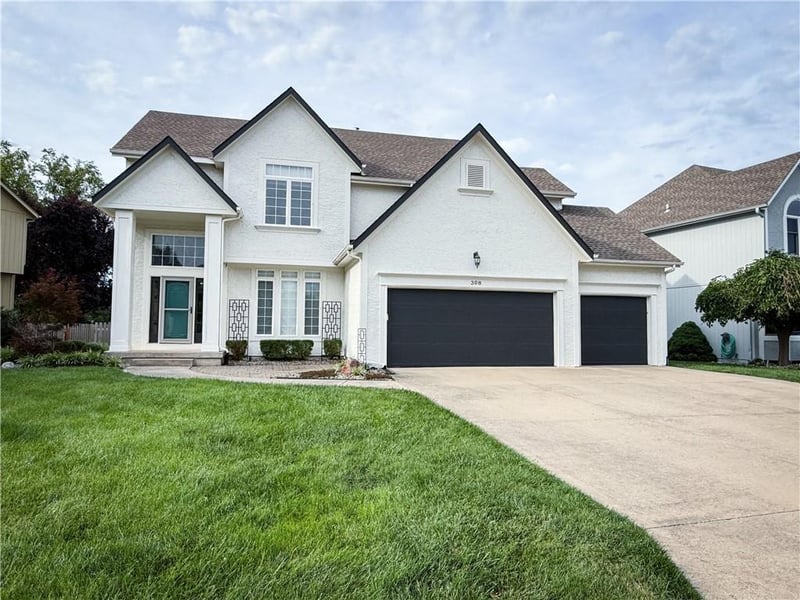 308 Hidden Valley Way, Lee's Summit, MO 64064