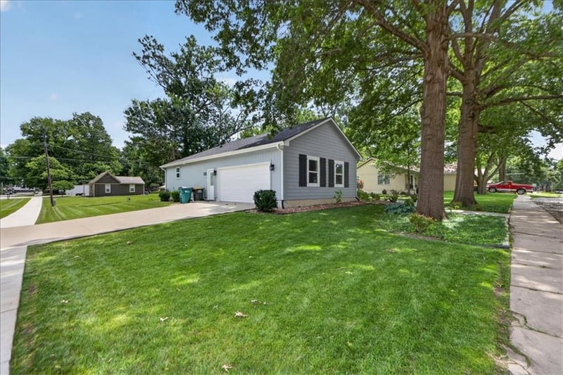 301 S Elm St, Louisburg, KS 66053