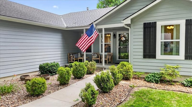 301 S Elm St, Louisburg, KS 66053
