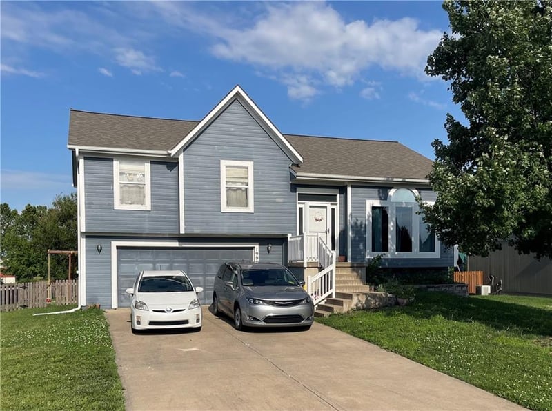 19985 Crestone St, Spring Hill, KS 66083