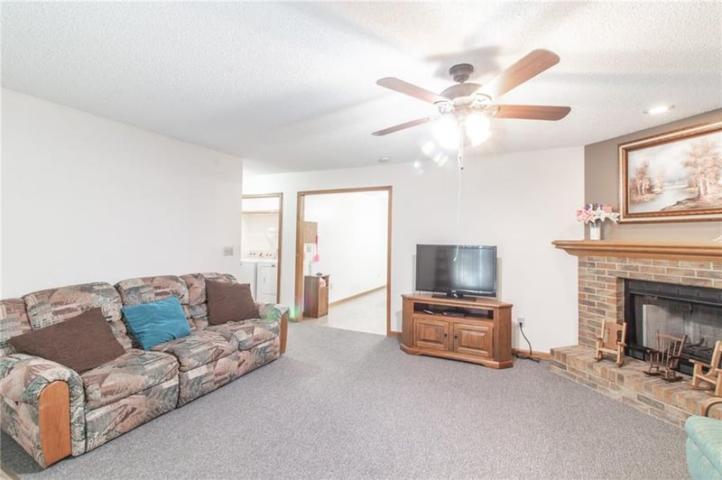 1213 Fox Run Dr, Warrensburg, MO 64093