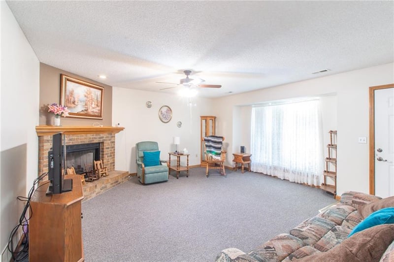 1213 Fox Run Dr, Warrensburg, MO 64093