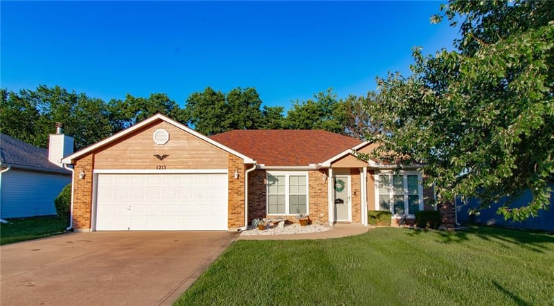 1213 Fox Run Dr, Warrensburg, MO 64093