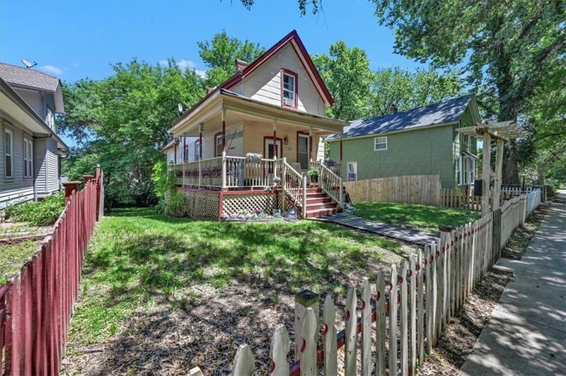 718 Broadway St, Leavenworth, KS 66048