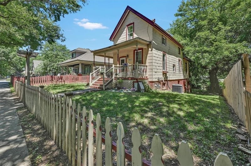 718 Broadway St, Leavenworth, KS 66048