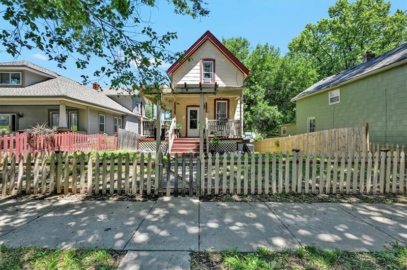 718 Broadway St, Leavenworth, KS 66048