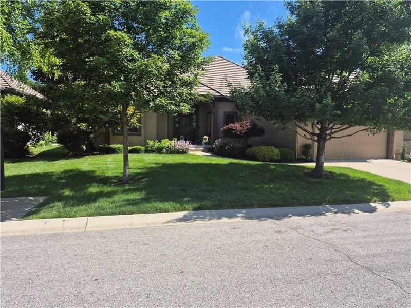 5212 124th Ter, Leawood, KS 66209