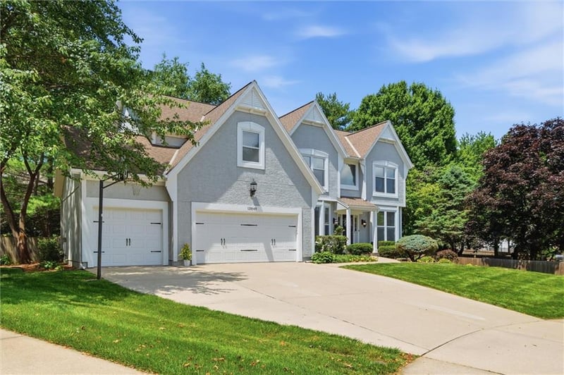 13848 Pembroke Dr, Leawood, KS 66224