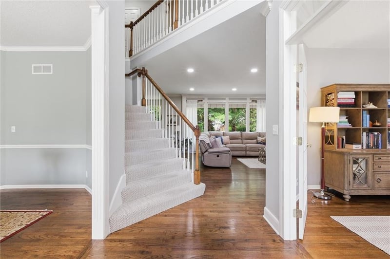 13848 Pembroke Dr, Leawood, KS 66224