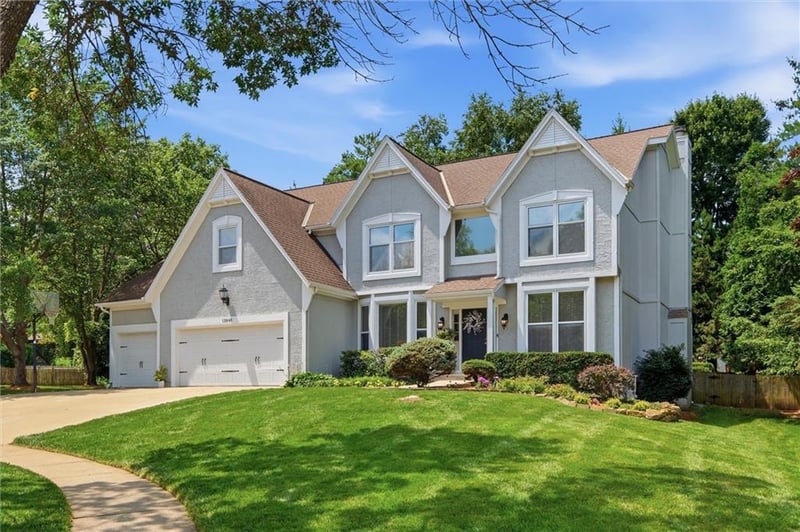 13848 Pembroke Dr, Leawood, KS 66224