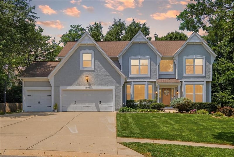 13848 Pembroke Dr, Leawood, KS 66224