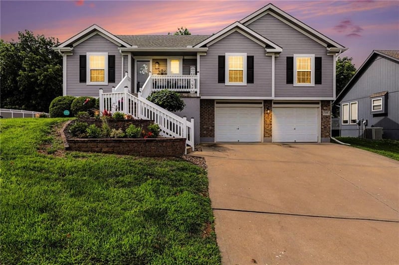 7207 E 165th St, Belton, MO 64012