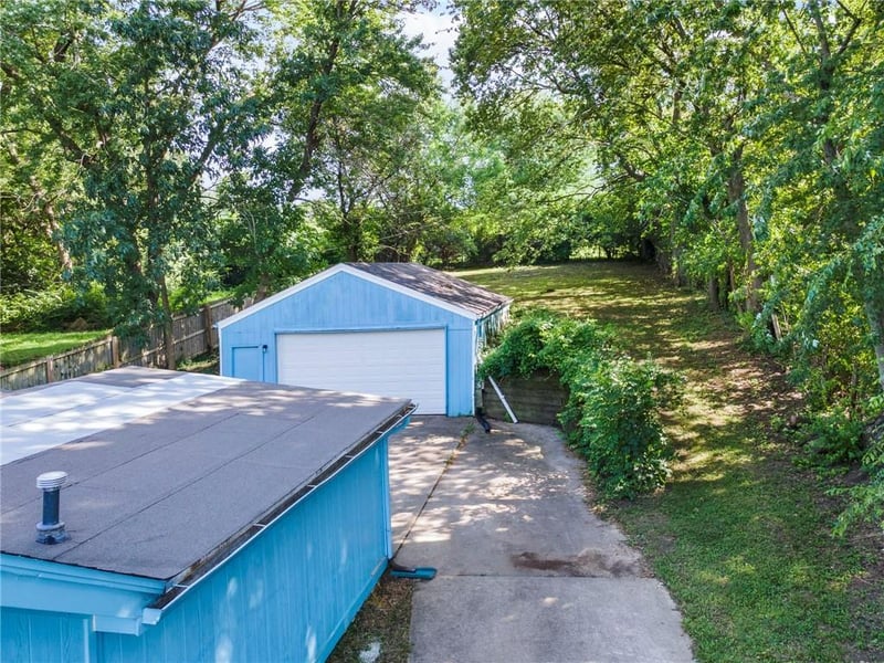 9421 67th Ter, Raytown, MO 64133