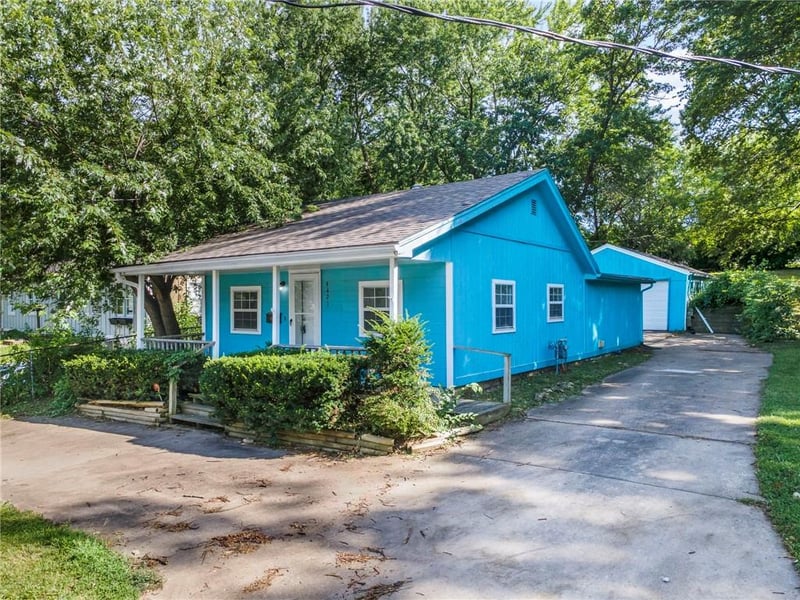 9421 67th Ter, Raytown, MO 64133