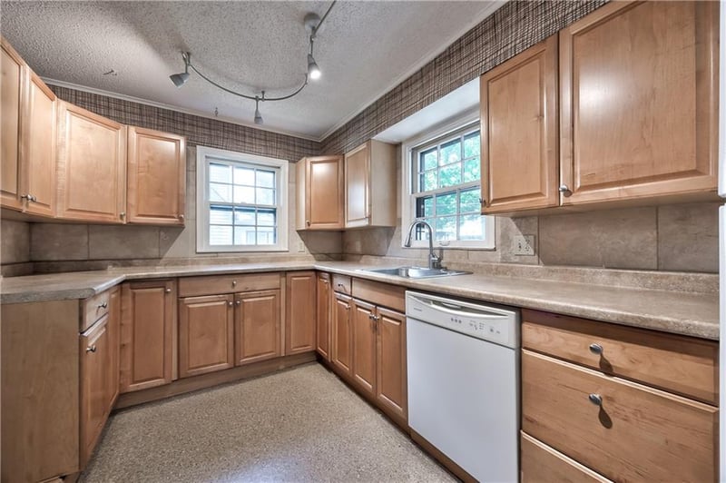 8037 Jefferson St, Kansas City, MO 64114