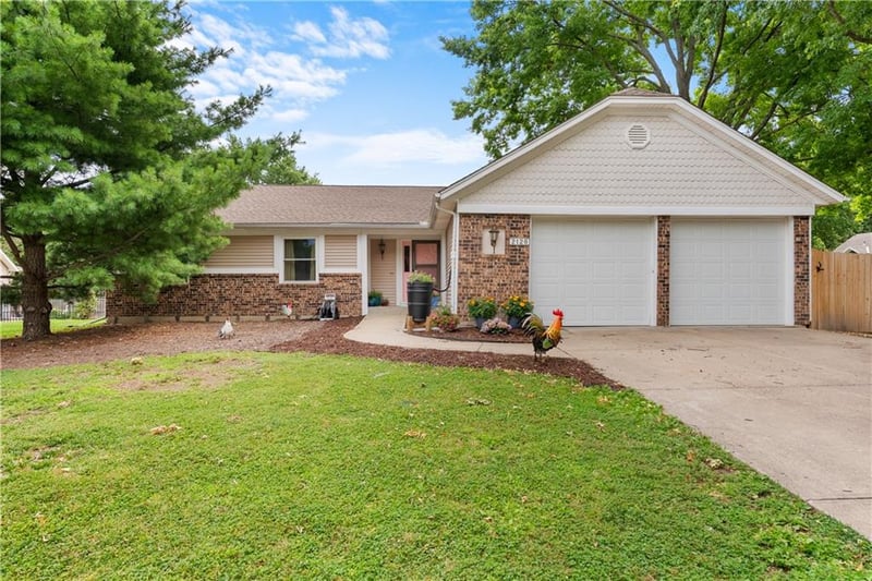 2120 153rd Ter, Olathe, KS 66062
