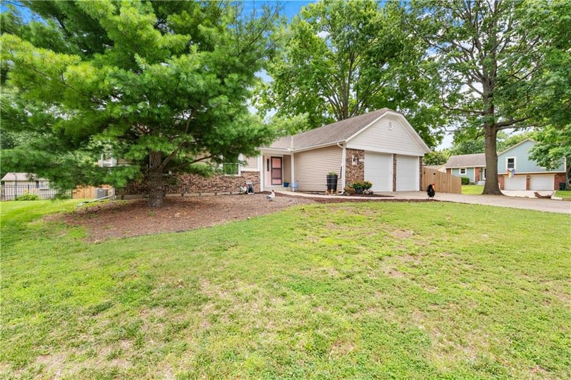 2120 153rd Ter, Olathe, KS 66062