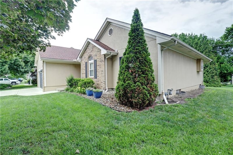 205 Breon Bay St, Lee's Summit, MO 64063
