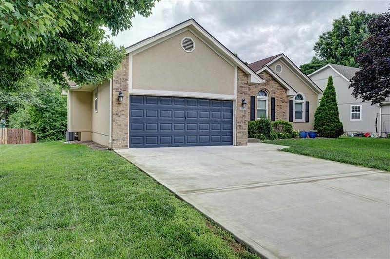 205 Breon Bay St, Lee's Summit, MO 64063