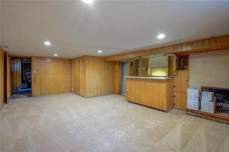 801 Valentine Rd, Kansas City, MO 64111
