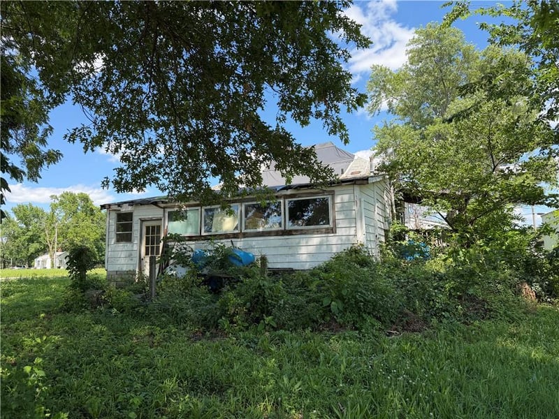 Summer St, El Dorado Springs, MO 64744
