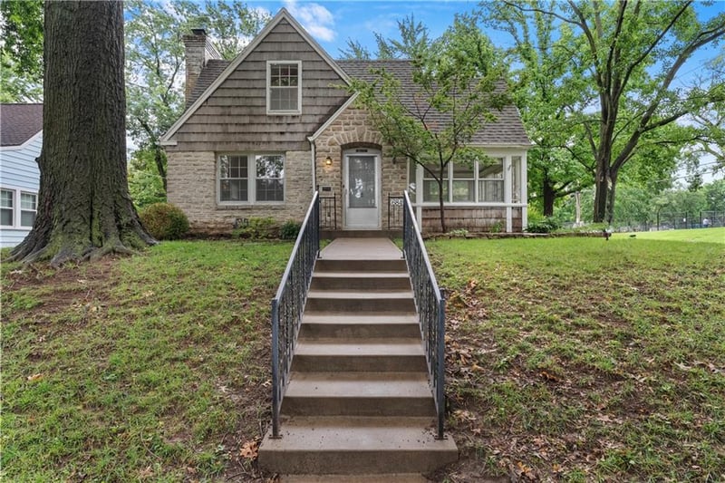 6849 Oak Ter, Kansas City, MO 64113