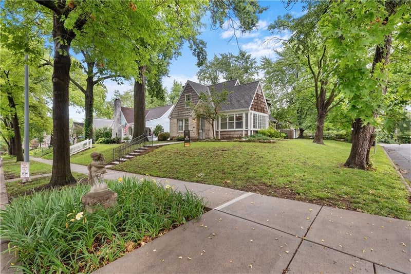 6849 Oak Ter, Kansas City, MO 64113