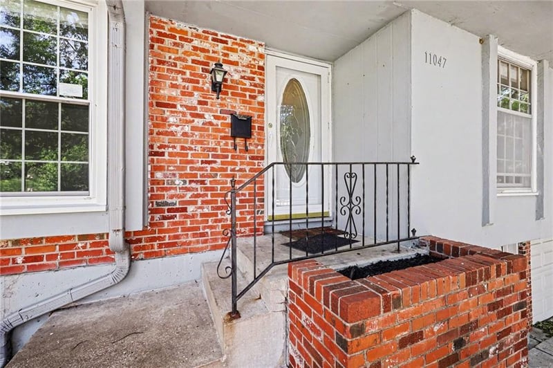 11047 Spring Valley Rd, Kansas City, MO 64134