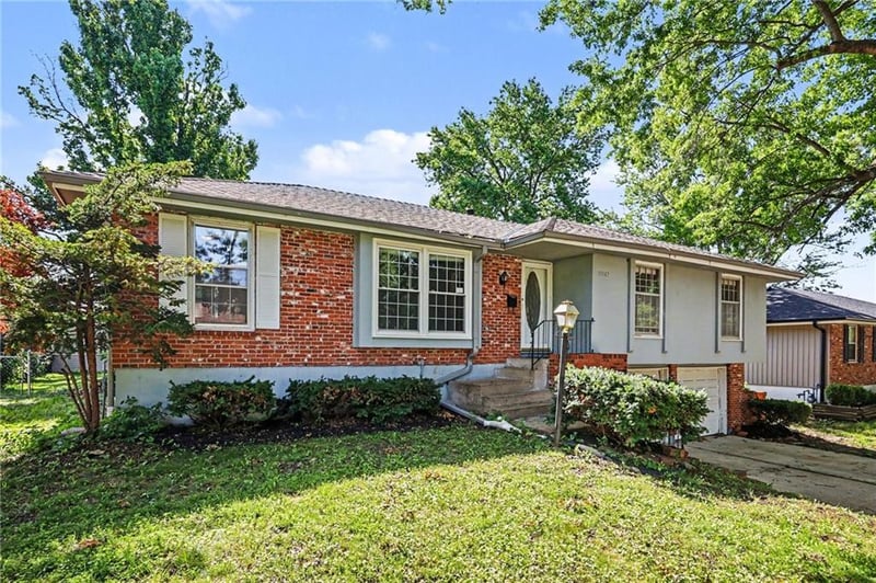 11047 Spring Valley Rd, Kansas City, MO 64134