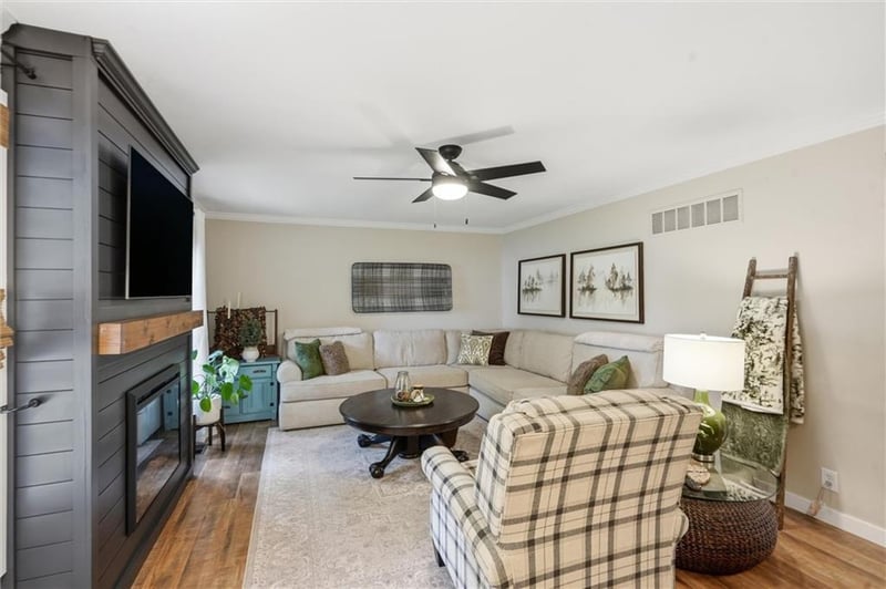 1380 Prairie Ct, Olathe, KS 66061