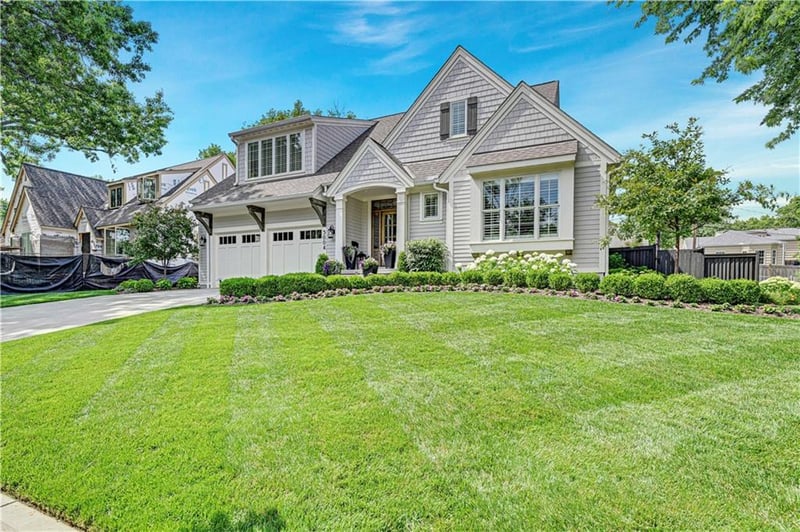 5004 W 70th St, Prairie Village, KS 66208