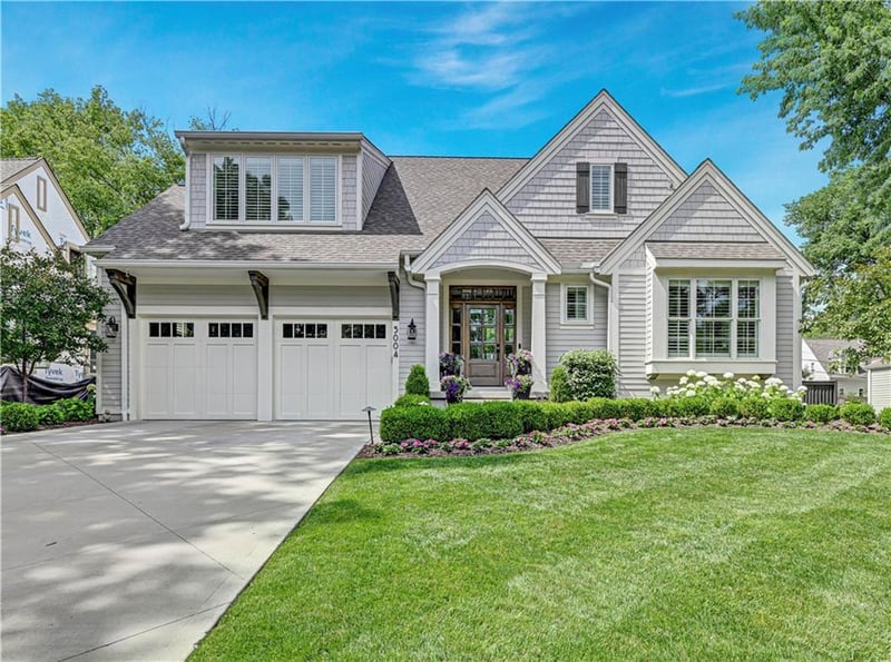 5004 W 70th St, Prairie Village, KS 66208