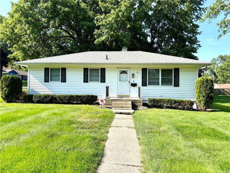 733 Thompson St, Maryville, MO 64468