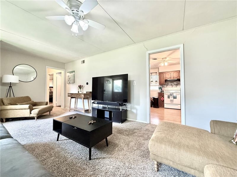 733 Thompson St, Maryville, MO 64468