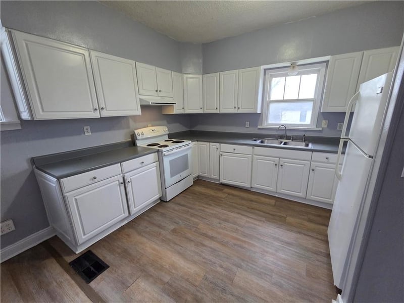 701 25th St, St Joseph, MO 64506