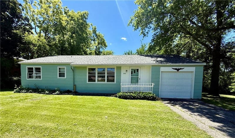 802 Roseberry St, Hopkins, MO 64461
