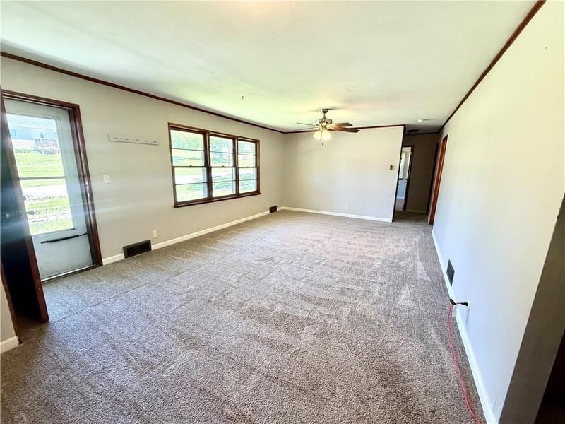 802 Roseberry St, Hopkins, MO 64461