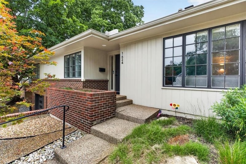 1624 50th St, Kansas City, MO 64112