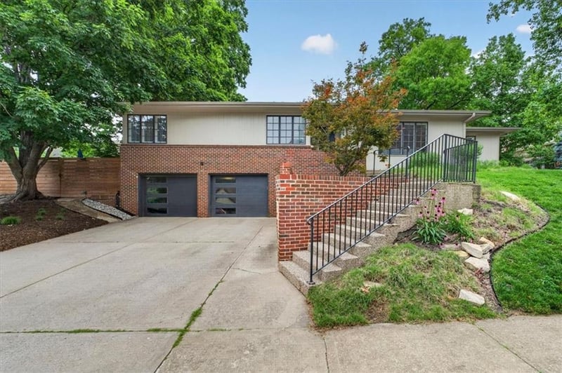 1624 50th St, Kansas City, MO 64112