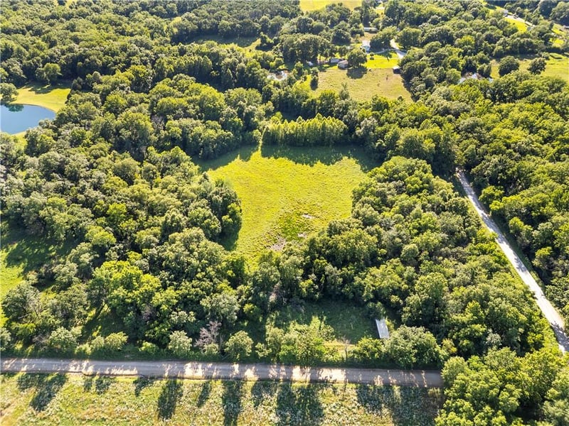 18184 1300 Rd, Nevada, MO 64772