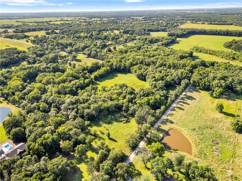 18184 1300 Rd, Nevada, MO 64772