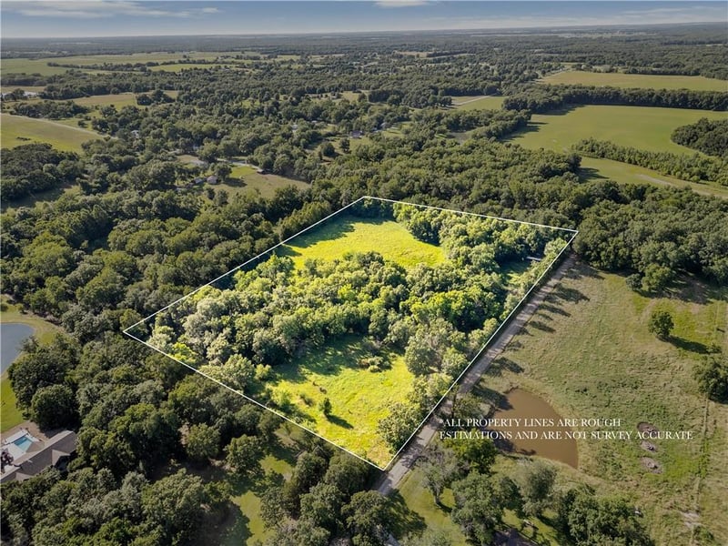 18184 1300 Rd, Nevada, MO 64772