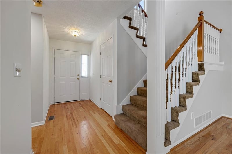 5852 Park Cir, Shawnee, KS 66216
