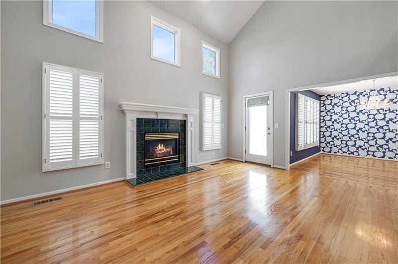 5852 Park Cir, Shawnee, KS 66216