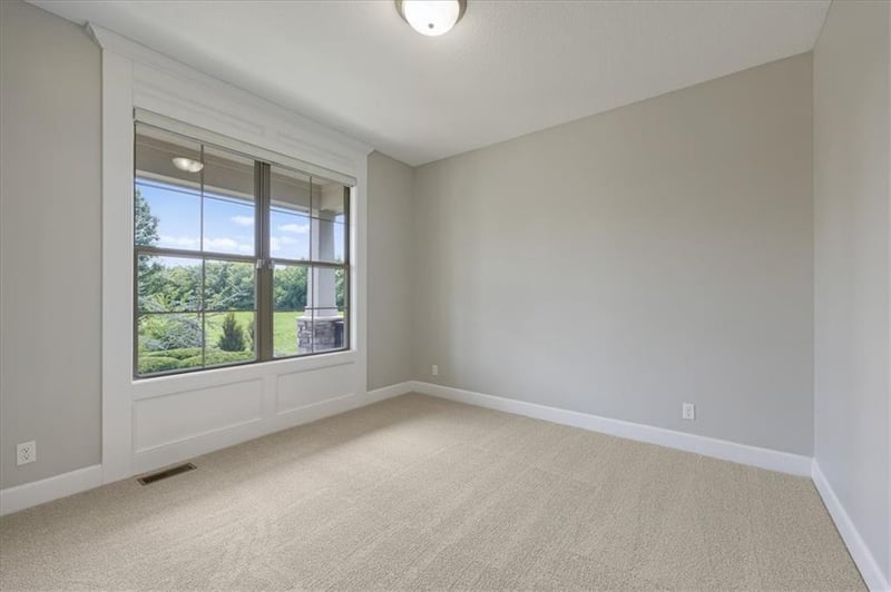 9106 165th Ter, Overland Park, KS 66085