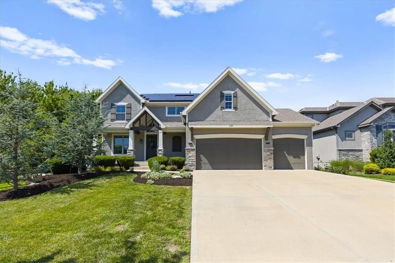 9106 165th Ter, Overland Park, KS 66085