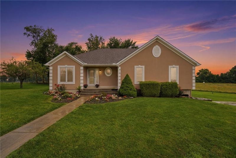2416 Outer Belt Rd, Oak Grove, MO 64075