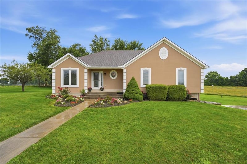 2416 Outer Belt Rd, Oak Grove, MO 64075