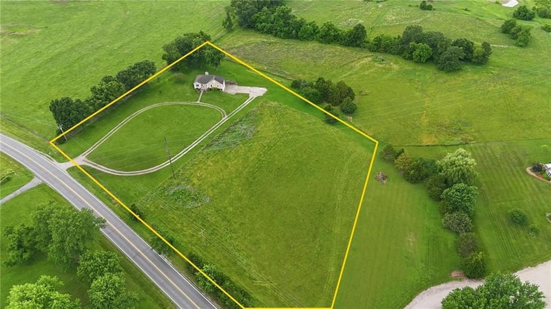 2416 S Outer Belt Rd, Oak Grove, MO 64075