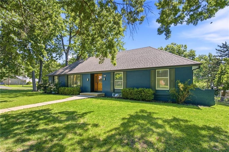 9501 Canterbury St, Leawood, KS 66206